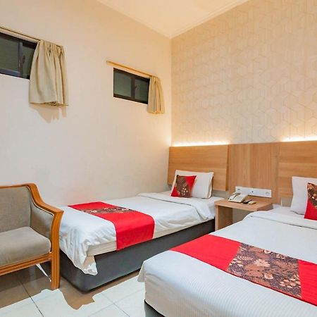Cihampelas Hotel 2 Mitra Reddoorz Bandung Kültér fotó