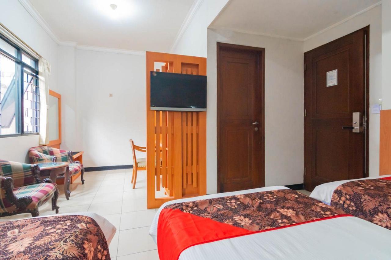 Cihampelas Hotel 2 Mitra Reddoorz Bandung Kültér fotó