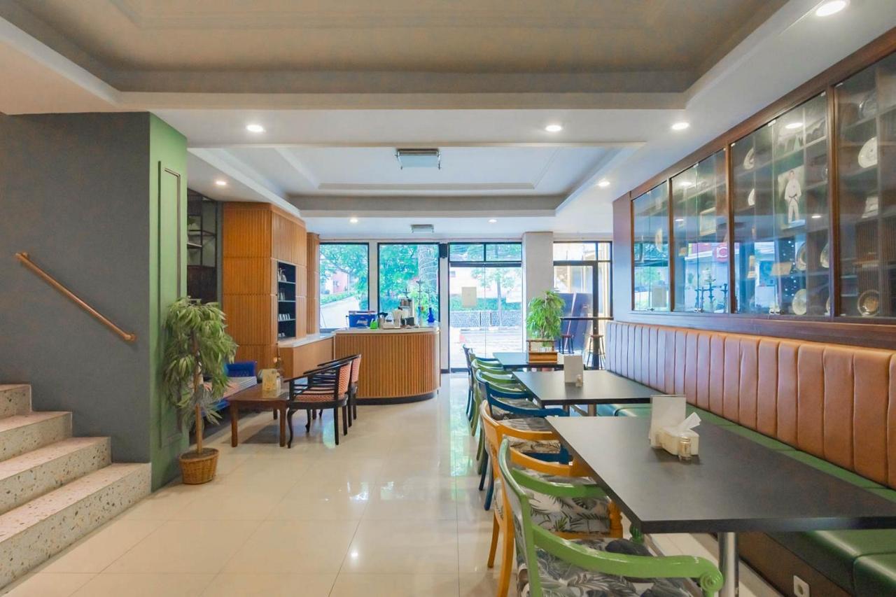Cihampelas Hotel 2 Mitra Reddoorz Bandung Kültér fotó
